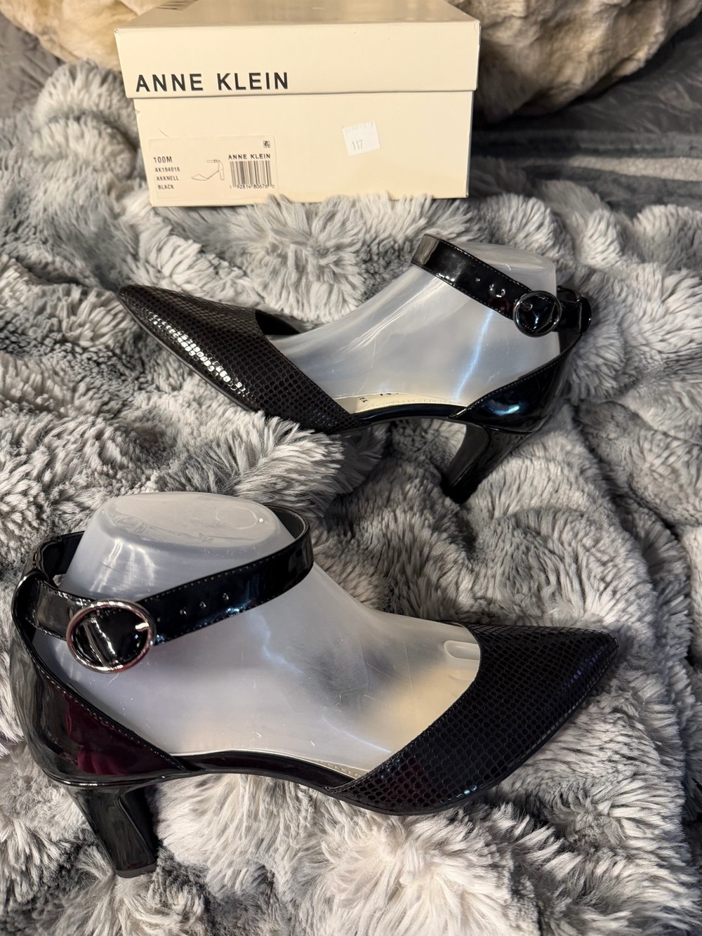 Anne Klein Akknell Black Patent and Textured Pointed-Toe Heels size 9 BNIB $30